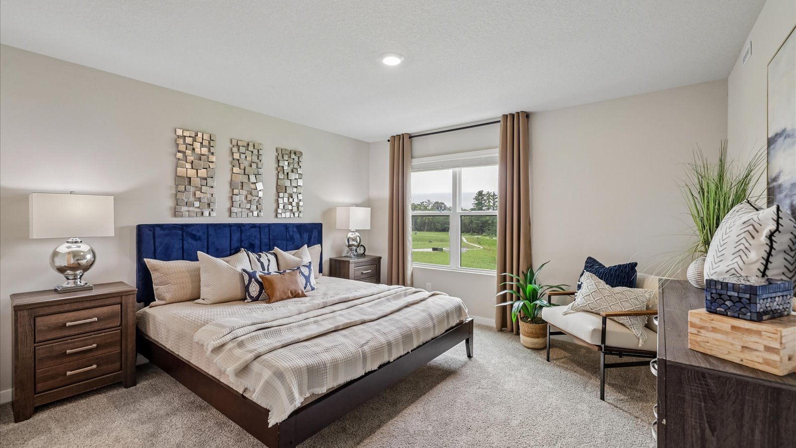 Secondary bedroom with closet storage